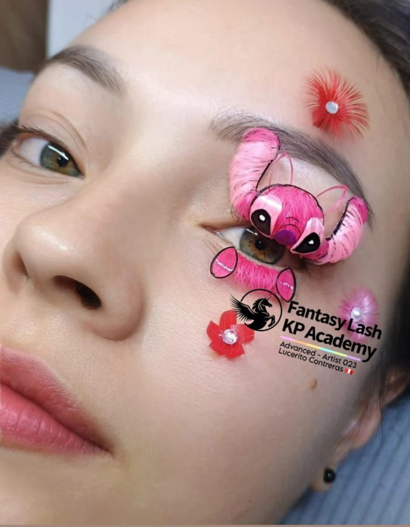 Diseño de cejas con henna en Ventanilla